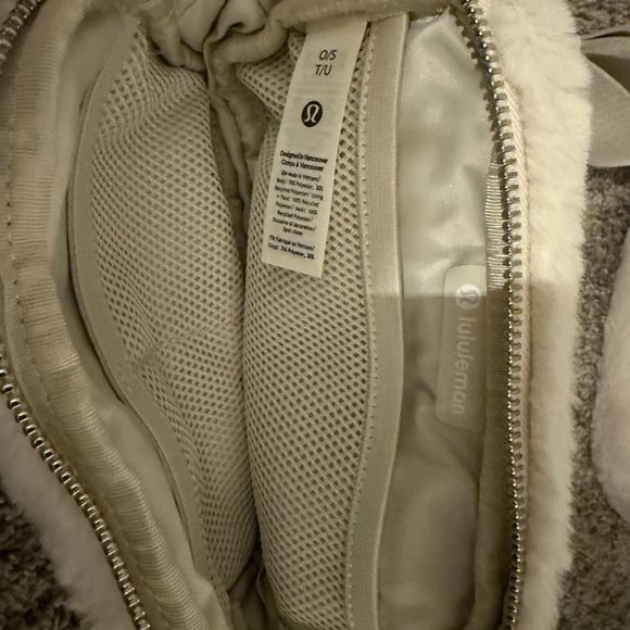 Lululemon plush fleece beltbag - Picture 5 of 7